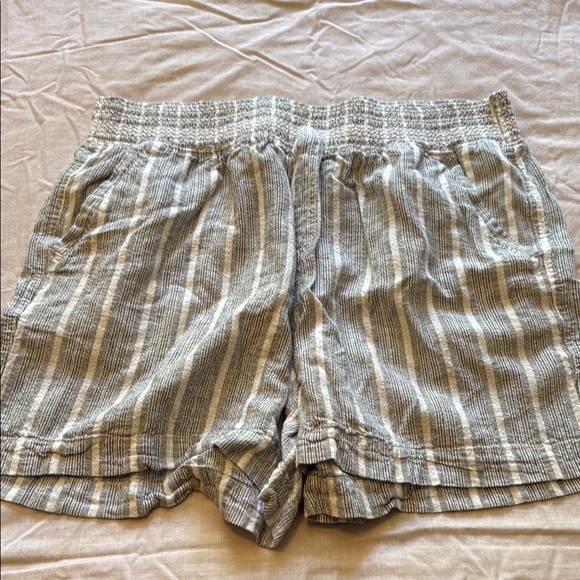 Briggs New York Women's Shorts - Striped Cream and Olive - Picture 4 of 6